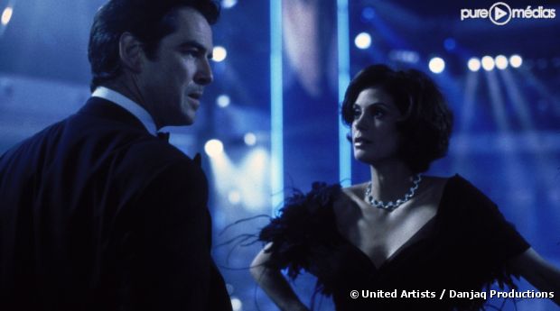 Pierce Brosnan face à Teri Hatcher dans "Demain ne meurt jamais"