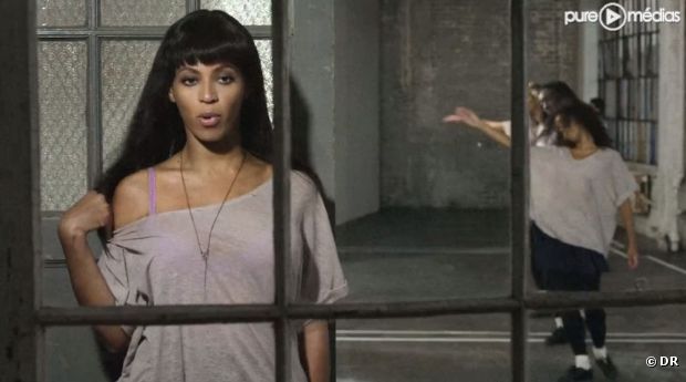 Beyoncé dans le clip de "Countdown"