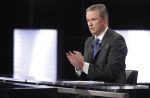 Pendant une conférence de presse de Nicolas Dupont-Aignan, ses voisins... font l'amour !