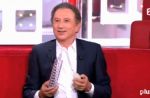 Zapping : Mathieu Madénian offre une pompe à pénis à Michel Drucker