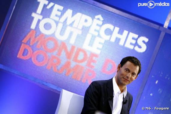 Marc-Olivier Fogiel sur le plateau de "T'empêches tout le monde de dormir", le 12 septembre 2006