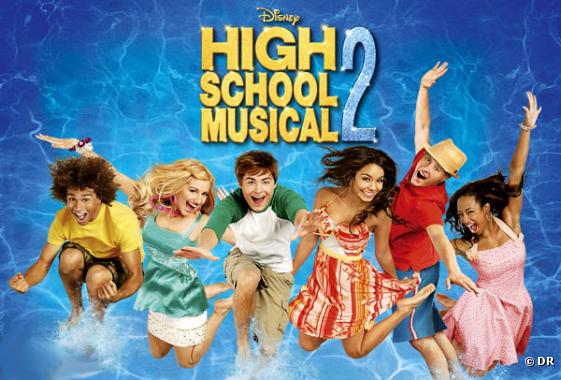 Corbin Bleu, Ashley Tisdale, Zac Efron, Vanessa Hudgens, Lucas Grabeel et Monique Coleman dans "High School Musical 2"