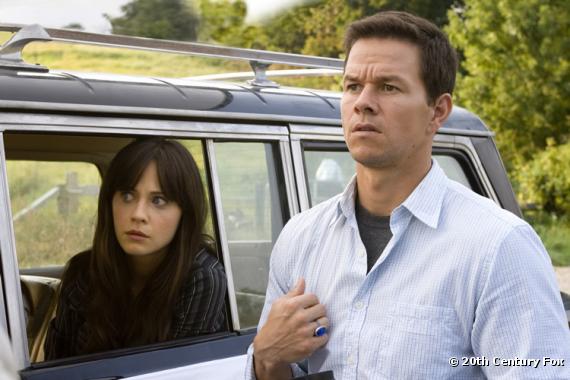 Zooey Deschanel et Mark Wahlberg dans "Phénomènes".