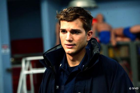 Ashton Kutcher dans "Coast Guards".