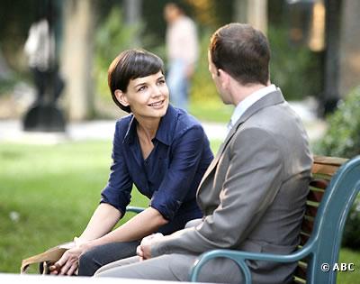 Katie Holmes et Johnny Lee Miller dans "Eli Stone"