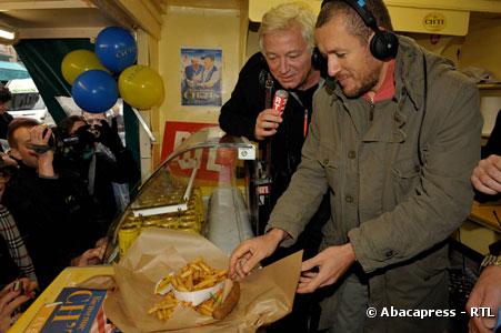 La friterie "Momo" devant RTL, le 30 octobre