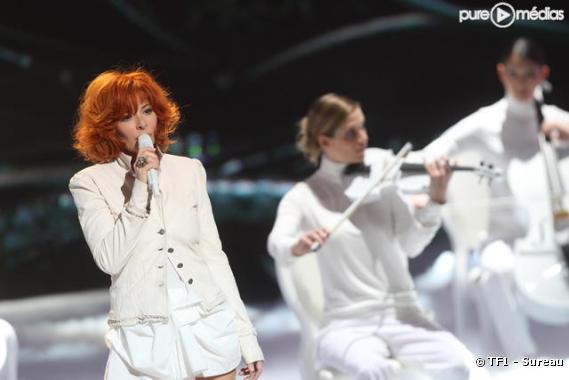 Mylène Farmer sur la scène des "NRJ Music Awards 2009"