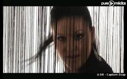 Cindy Sanders dans le clip "Le secret de nous"
