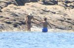 Le couple Sarkozy paparazzé au Cap Nègre