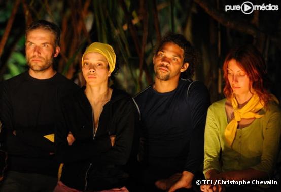 Pascal, Kaouther, Louis-Laurent et Claire dans "Koh-Lanta" 2009