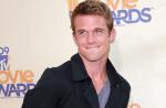 Un acteur de "Twilight" face à Christina Aguilera et Cher