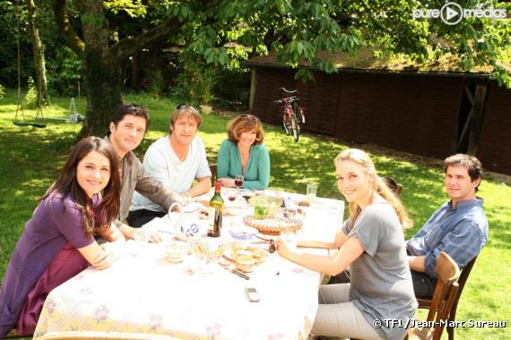 Anne Charrier, Bruno Madinier, Bernard Yerles, Florence Pernel, Serge Hazanavicius et Elise Tielrooy dans "Mes amis, mes amours, mes emmerdes"