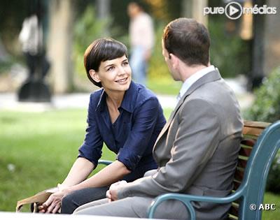 Katie Holmes et Johnny Lee Miller dans "Eli Stone"