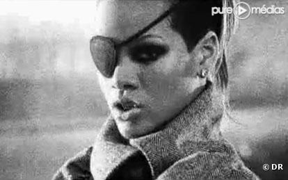 Rihanna dans le clip de "Wait Your Turn"