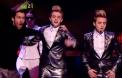 Calvin Harris (à gauche), aux côtés de John & Edward sur le plateau de "The X Factor"