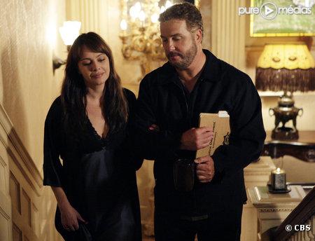 Melinda Clarke et William Petersen dans "Les Experts"