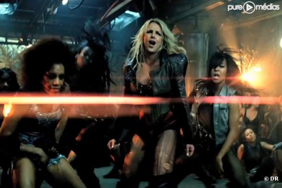 Britney Spears dans le clip de "Till the World Ends"