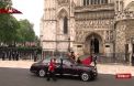 La reine Elizabeth II arrive à l'Abbaye de Westminster