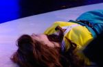 Zapping : Charlotte Le Bon hypnotisée sur le plateau du Grand Journal