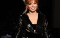 Mylène Farmer défile pour Jean-Paul Gaultier.