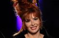 Mylène Farmer défile pour Jean-Paul Gaultier.