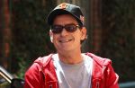 Charlie Sheen "lassé de dire que 'Mon Oncle Charlie' n'est pas nul" avec Ashton Kutcher