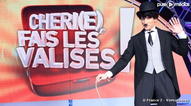 Nagui est déguisé pour présenter son jeu "Chéri(e), fais les valises" sur France 2
