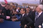 Zapping : Nicolas Sarkozy retire sa montre avant de serrer des mains
