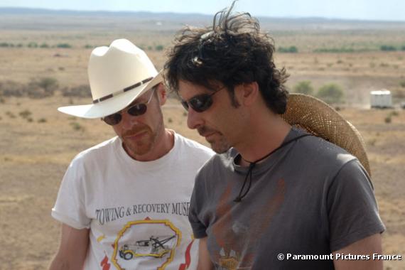 Ethan et Joel Cohen, les deux frères les plus connus du cinéma américain, nous ont concoctés No Country for Old Men, une course pouruiste à travers les USA en compétition aujourd'hui.