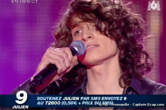 Julien, candidate à Nouvelle Star, lors du prime du 16 avril 2008.