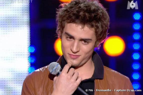 Benjamin, candidat à Nouvelle Star 2008, lors du prime du 9 avril 2008.