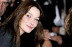 Carla Bruni : "J'ai grand plaisir à être piratée" (vidéo)