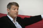 Vincent Peillon s'invite chez des anonymes pour une télé-réalité politique (vidéo)