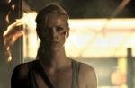 Clip : le chanteur des Killers sauvé par Charlize Theron