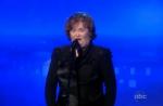 Vidéobuzz : Susan Boyle s'étrangle et arrête une chanson... en direct