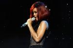 Brit Awards : Rihanna met le feu avec un medley énergique
