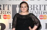 Charts UK : Adele continue à battre des records, nouveau top 3 pour Rihanna