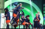 Disques : Les Enfoirés (encore) en baisse, Avril Lavigne limite la casse