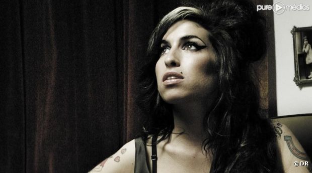 Amy Winehouse sur la pochette du single "Back to Black"<span style="white-space: pre;"> </span>