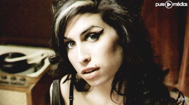 Amy Winehouse sur la pochette du single "Tears Dry on Their Own"