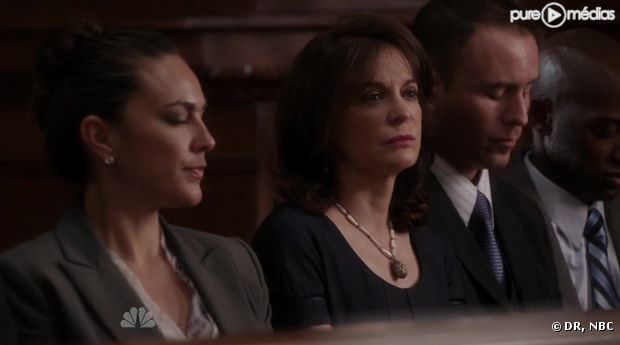 Kathleen Garrett (au centre) campe la femme de Roberto Distasio dans "New York Unité Spéciale" saison 13