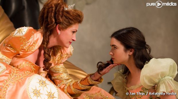 Julia Roberts et Lily Collins dans "Blanche Neige"