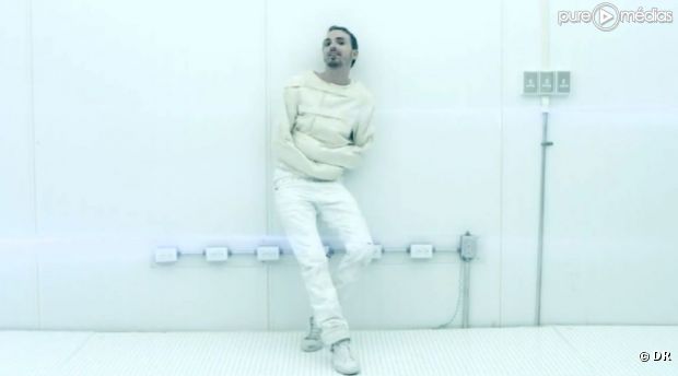 Christophe Willem dans le clip de "Cool"