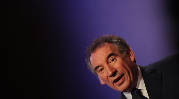 François Bayrou présente sa candidature pour 2012, le 7 décembre 2011 à Paris.
