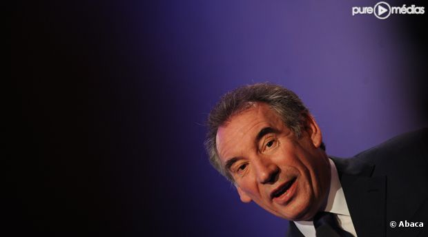 François Bayrou présente sa candidature pour 2012, le 7 décembre 2011 à Paris.