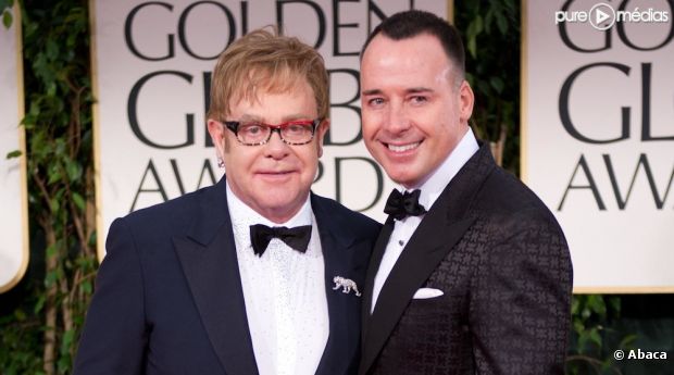 Elton John et David Furnish sur le tapis rouge des Golden Globes 2012