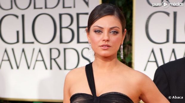 Mila Kunis sur le tapis rouge des Golden Globes 2012