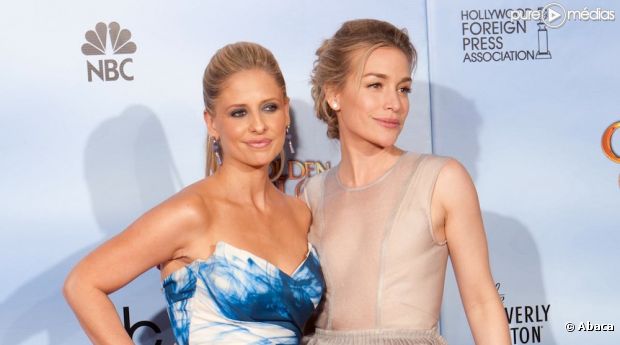 Sarah Michelle Gellar et Piper Perabo sur le tapis rouge des Golden Globes 2012