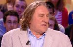 Zapping : Edouard Baer tente tant bien que mal de contenir Gérard Depardieu au "Grand Journal"