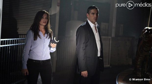 Adriana Gaviria et Jim Caviezel dans "Person of Interest"